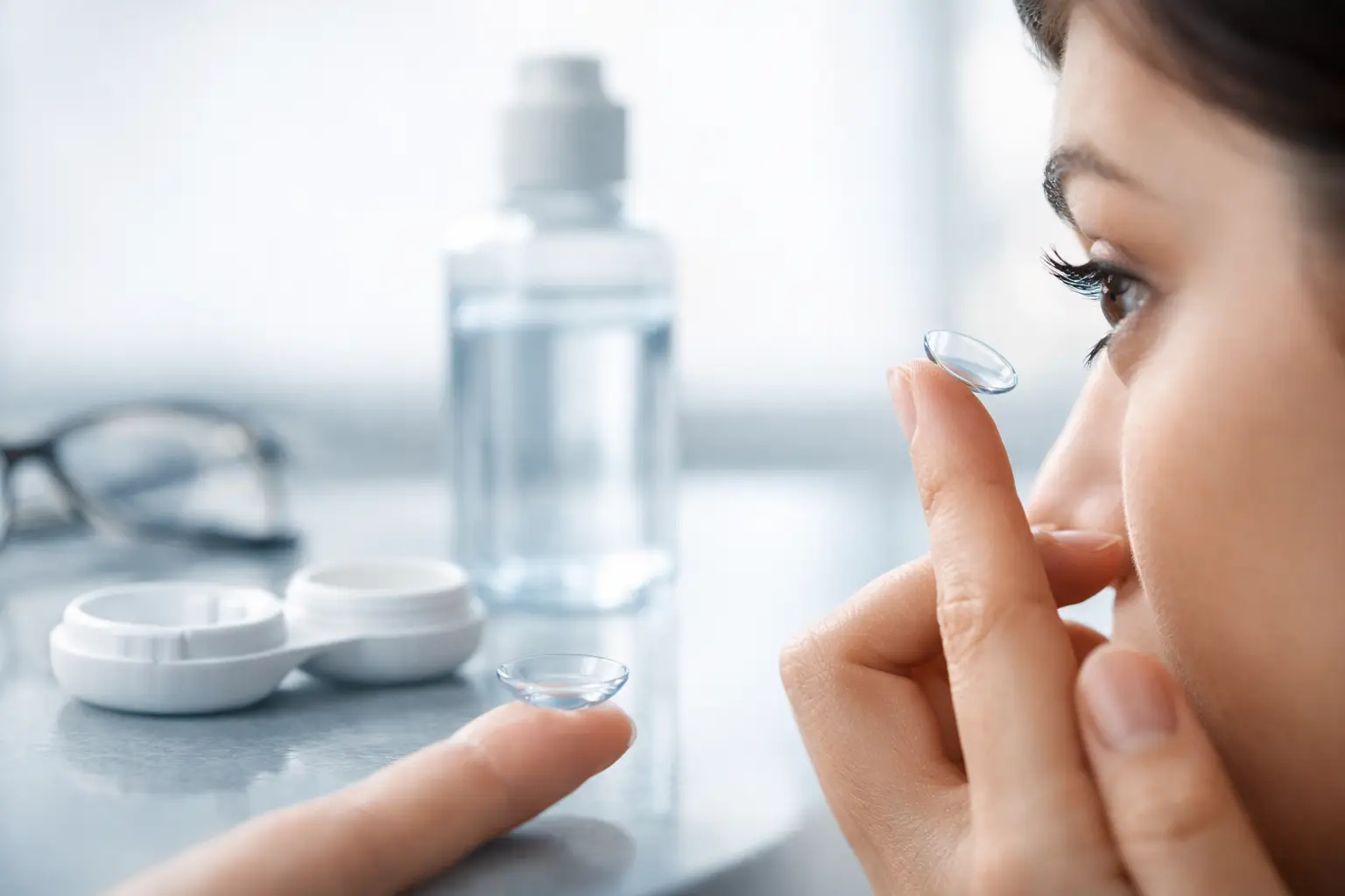 Acuvue Oasys Contact Lens Review for Daily Comfort